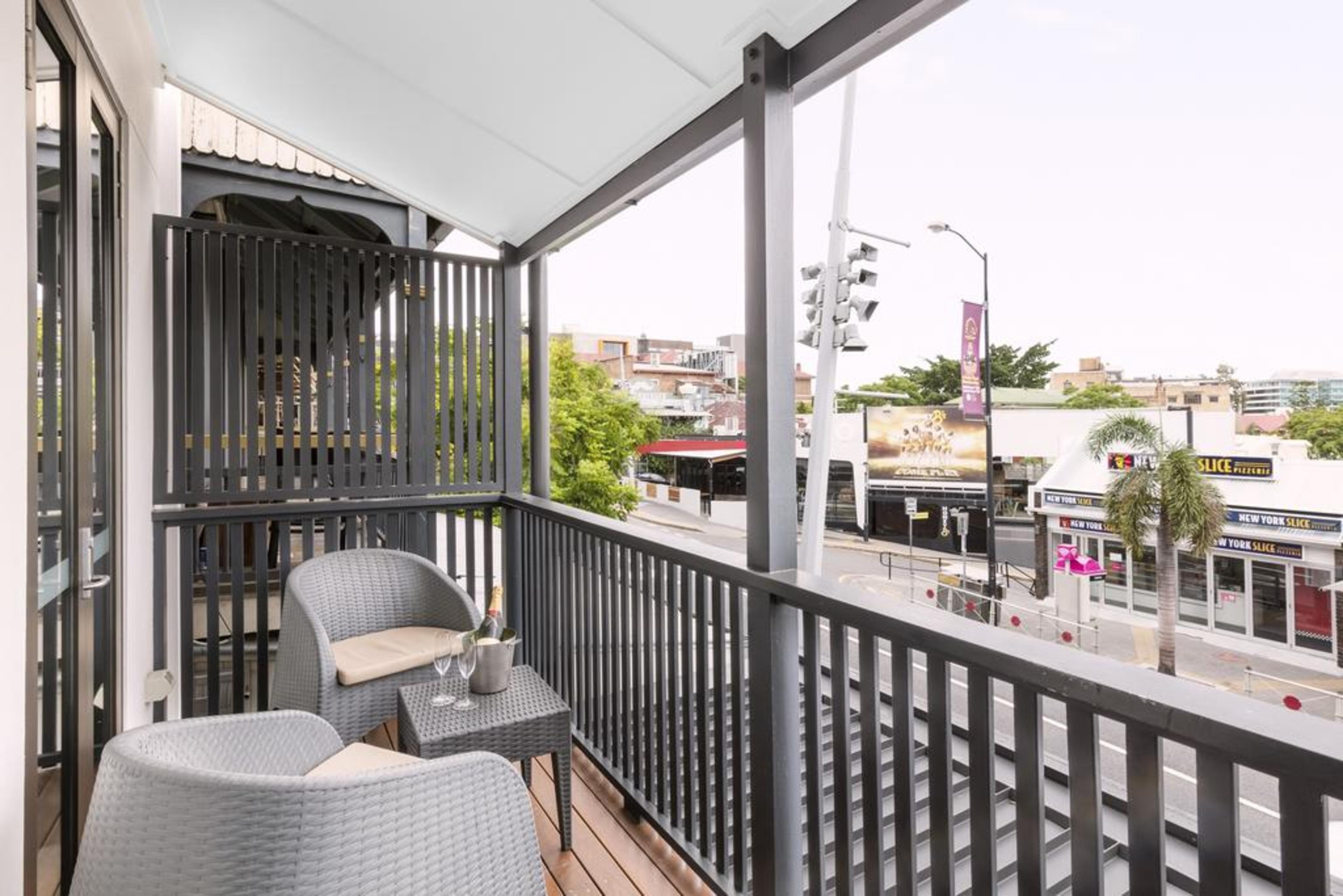 布里斯班甘巴罗酒店 外观 照片 A balcony
