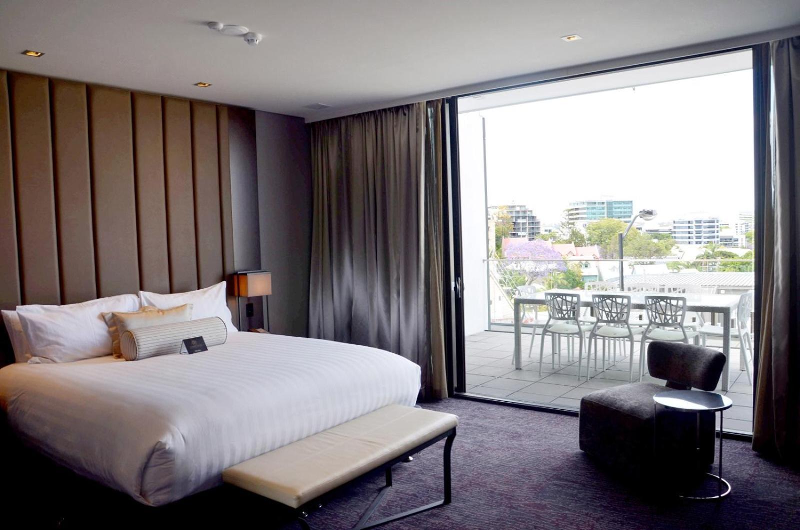 布里斯班甘巴罗酒店 外观 照片 A bedroom at the Crown Towers