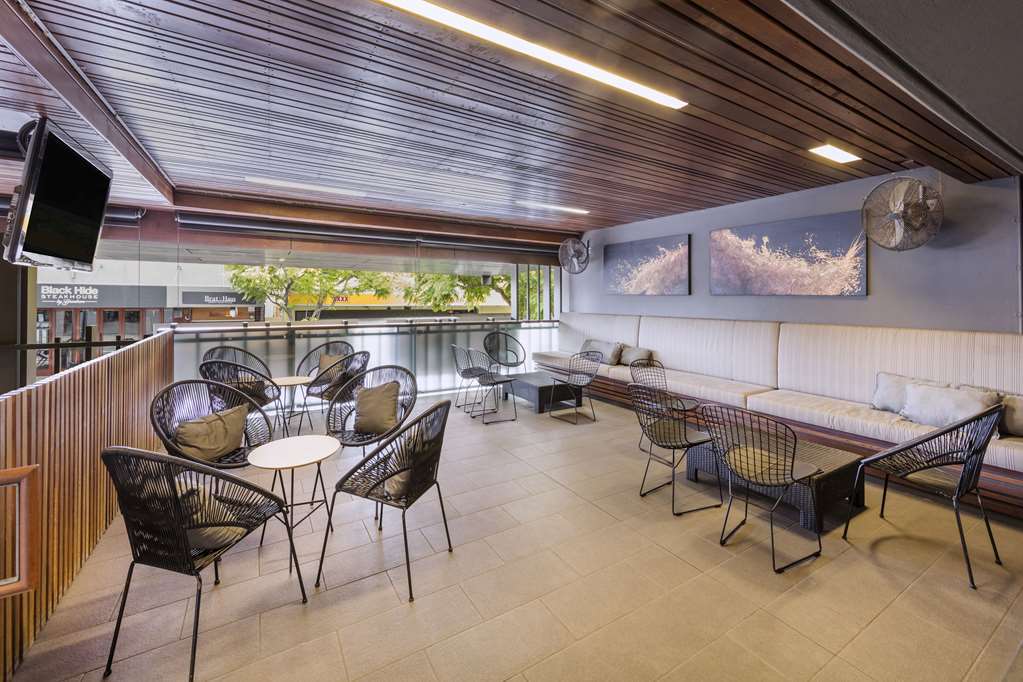 布里斯班甘巴罗酒店 餐厅 照片 The interior of the lounge